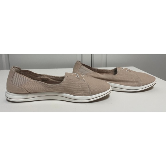 Clarks Cloudsteppers Women's Beige Canvas Slip On Casual Loafers Comfort Shoes - Picture 1 of 8
